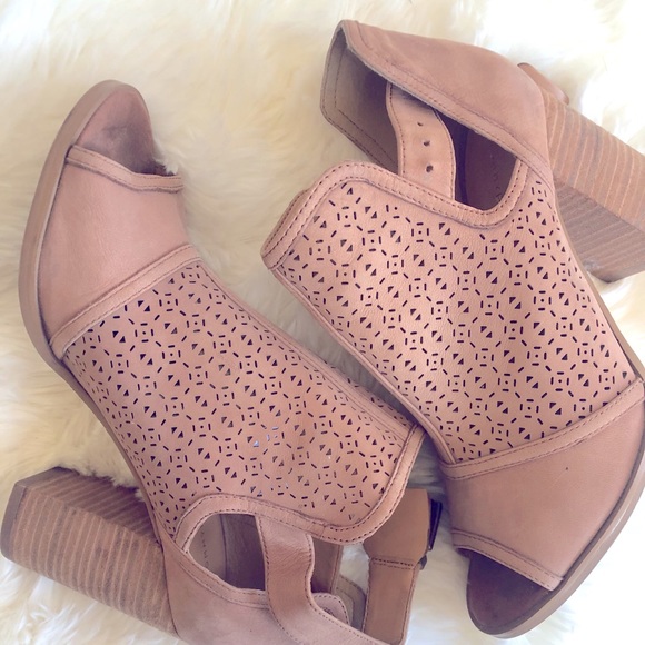 Tommy Hilfiger Open Toe Shoes Size 8 - Picture 1 of 5